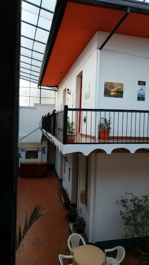 Momema Inn لاباز المظهر الخارجي الصورة
